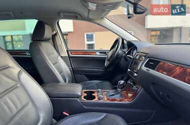 Позашляховик / Кросовер Volkswagen Touareg 2011 в 