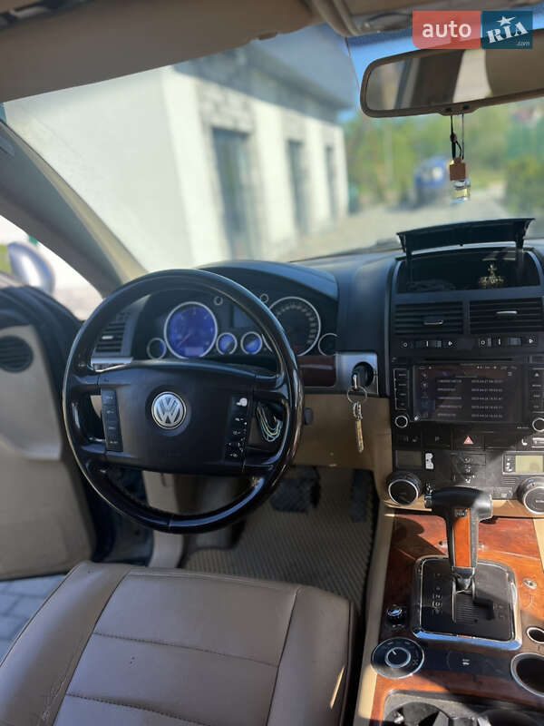 Внедорожник / Кроссовер Volkswagen Touareg 2004 в Черновцах