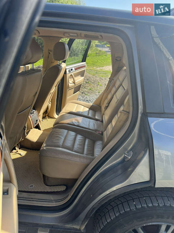 Внедорожник / Кроссовер Volkswagen Touareg 2004 в Черновцах