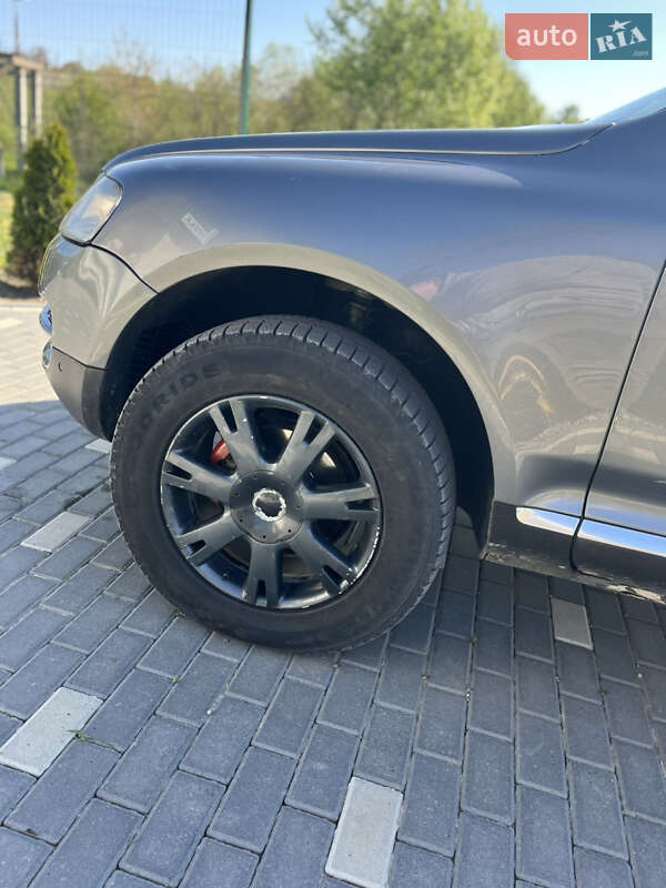 Внедорожник / Кроссовер Volkswagen Touareg 2004 в Черновцах
