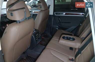 Внедорожник / Кроссовер Volkswagen Touareg 2012 в 
