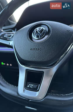 Позашляховик / Кросовер Volkswagen Touareg 2019 в 
