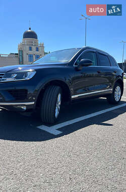 Позашляховик / Кросовер Volkswagen Touareg 2016 в 