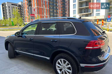Позашляховик / Кросовер Volkswagen Touareg 2016 в 
