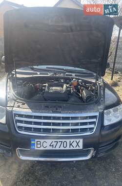 Позашляховик / Кросовер Volkswagen Touareg 2004 в 