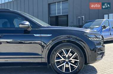 Внедорожник / Кроссовер Volkswagen Touareg 2021 в 