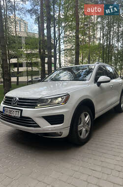 Позашляховик / Кросовер Volkswagen Touareg 2015 в Броварах