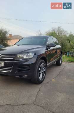 Внедорожник / Кроссовер Volkswagen Touareg 2012 в 
