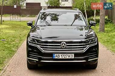 Позашляховик / Кросовер Volkswagen Touareg 2018 в 