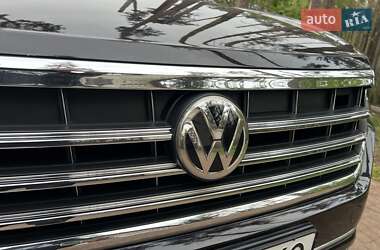 Позашляховик / Кросовер Volkswagen Touareg 2018 в 