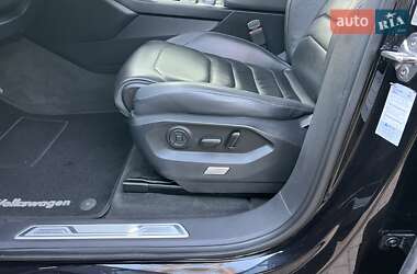 Позашляховик / Кросовер Volkswagen Touareg 2018 в 