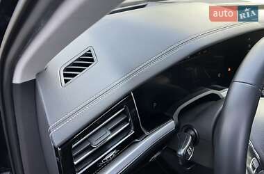 Позашляховик / Кросовер Volkswagen Touareg 2018 в 