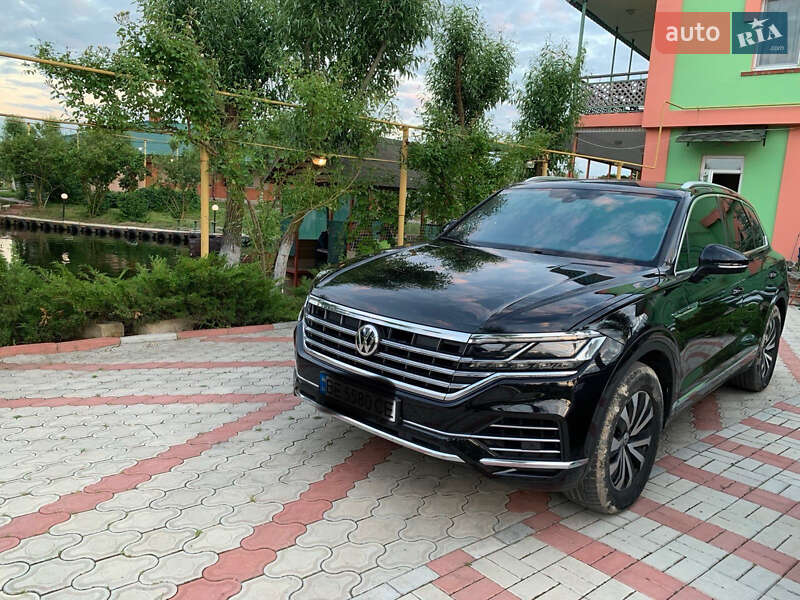 Позашляховик / Кросовер Volkswagen Touareg 2018 в 