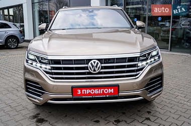 Внедорожник / Кроссовер Volkswagen Touareg 2019 в 