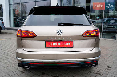 Внедорожник / Кроссовер Volkswagen Touareg 2019 в 