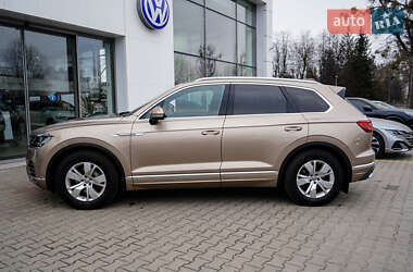 Внедорожник / Кроссовер Volkswagen Touareg 2019 в 