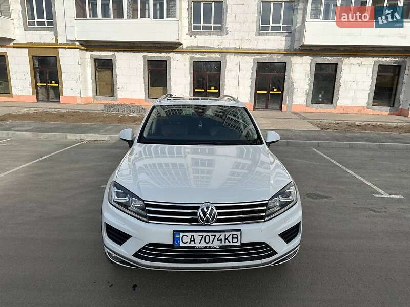 Позашляховик / Кросовер Volkswagen Touareg 2015 в Умані