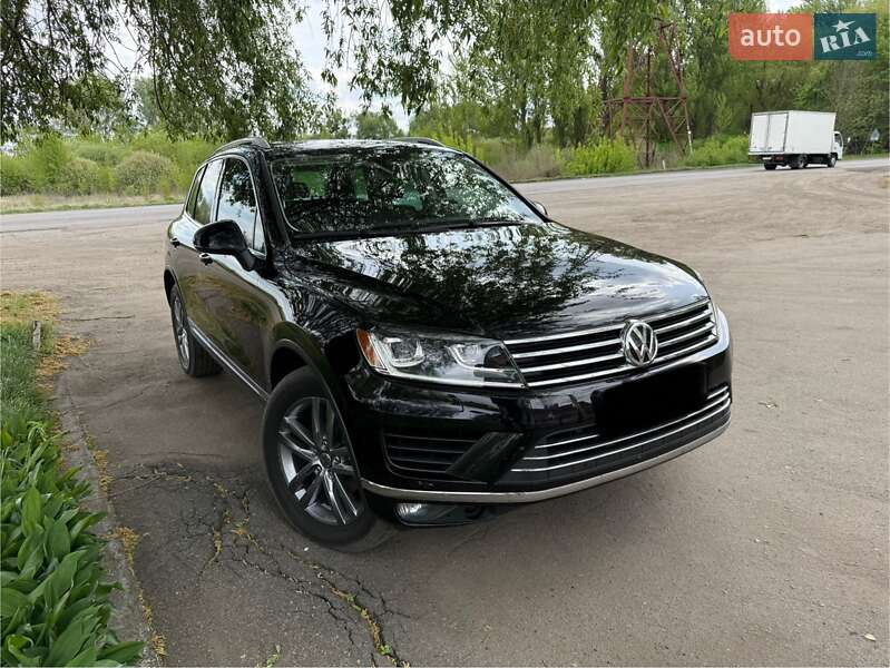 Внедорожник / Кроссовер Volkswagen Touareg 2016 в 