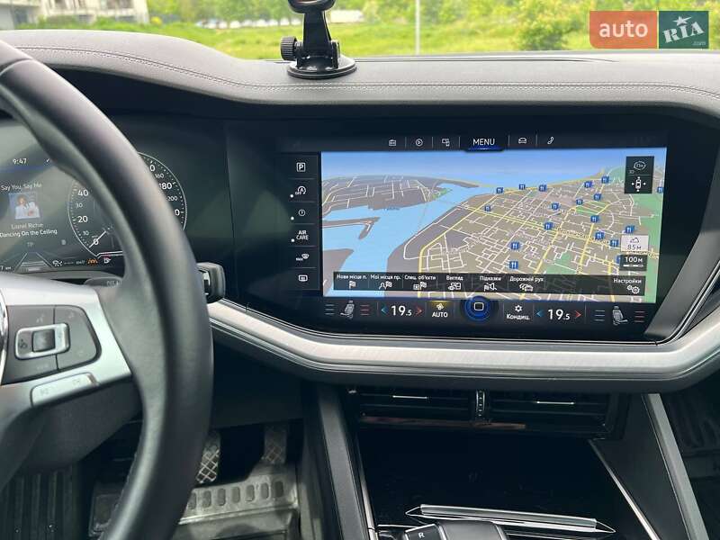 Позашляховик / Кросовер Volkswagen Touareg 2018 в Києві