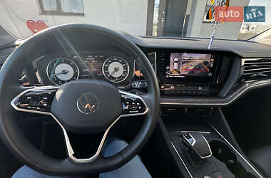 Позашляховик / Кросовер Volkswagen Touareg 2023 в 