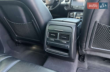 Позашляховик / Кросовер Volkswagen Touareg 2011 в 