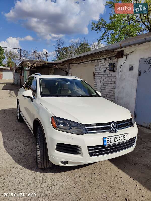 Внедорожник / Кроссовер Volkswagen Touareg 2011 в 