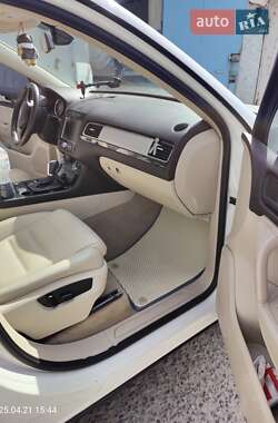 Внедорожник / Кроссовер Volkswagen Touareg 2011 в 