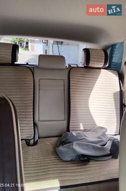 Внедорожник / Кроссовер Volkswagen Touareg 2011 в 