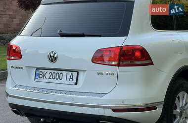 Позашляховик / Кросовер Volkswagen Touareg 2014 в 