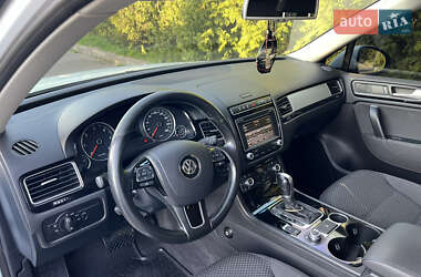 Позашляховик / Кросовер Volkswagen Touareg 2014 в 
