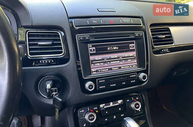 Позашляховик / Кросовер Volkswagen Touareg 2014 в 