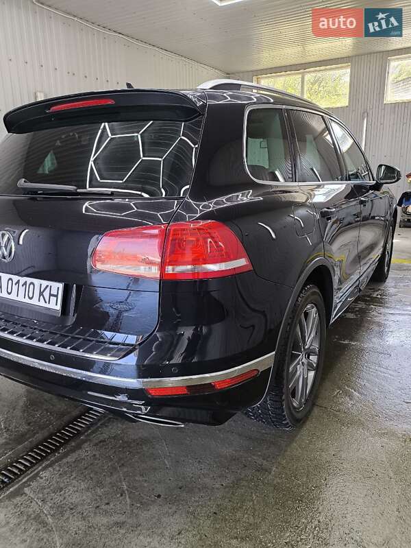 Позашляховик / Кросовер Volkswagen Touareg 2015 в Каневі