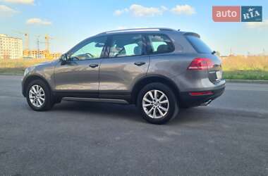 Позашляховик / Кросовер Volkswagen Touareg 2010 в 
