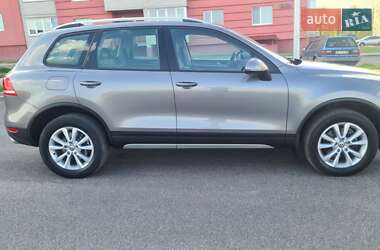 Позашляховик / Кросовер Volkswagen Touareg 2010 в 