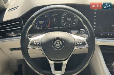 Позашляховик / Кросовер Volkswagen Touareg 2019 в 