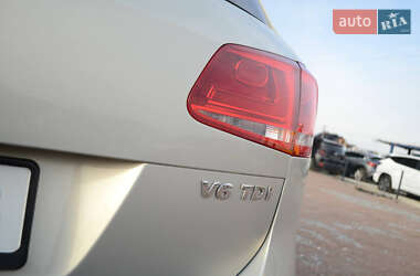 Внедорожник / Кроссовер Volkswagen Touareg 2010 в 