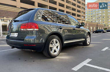 Позашляховик / Кросовер Volkswagen Touareg 2004 в 