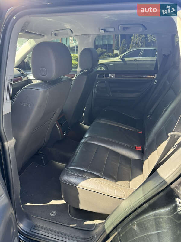 Позашляховик / Кросовер Volkswagen Touareg 2004 в Дніпрі