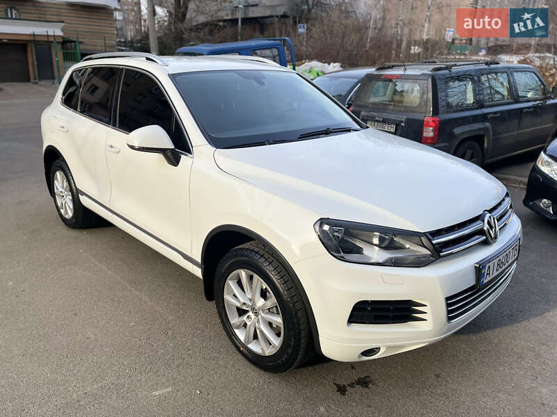 Внедорожник / Кроссовер Volkswagen Touareg 2013 в 