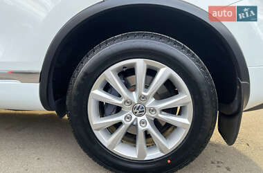 Внедорожник / Кроссовер Volkswagen Touareg 2013 в 