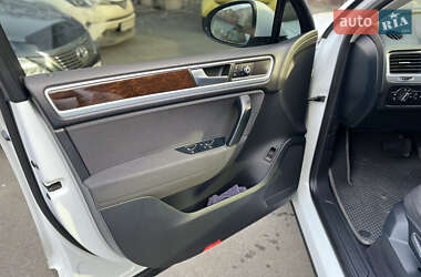Внедорожник / Кроссовер Volkswagen Touareg 2013 в 