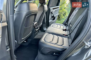 Позашляховик / Кросовер Volkswagen Touareg 2020 в 