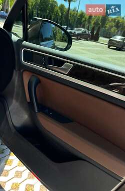 Позашляховик / Кросовер Volkswagen Touareg 2013 в 