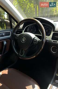 Позашляховик / Кросовер Volkswagen Touareg 2013 в 