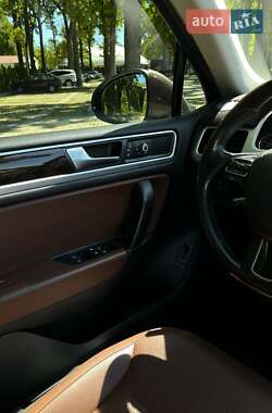 Позашляховик / Кросовер Volkswagen Touareg 2013 в 