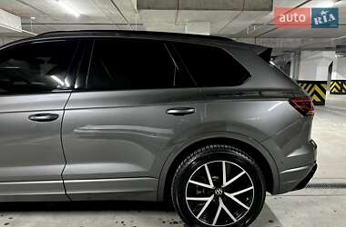 Позашляховик / Кросовер Volkswagen Touareg 2021 в 