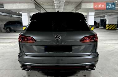 Позашляховик / Кросовер Volkswagen Touareg 2021 в 