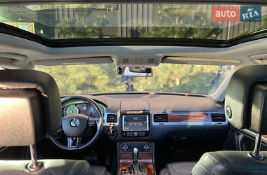 Позашляховик / Кросовер Volkswagen Touareg 2010 в 