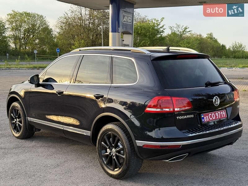 Позашляховик / Кросовер Volkswagen Touareg 2015 в Радивиліві
