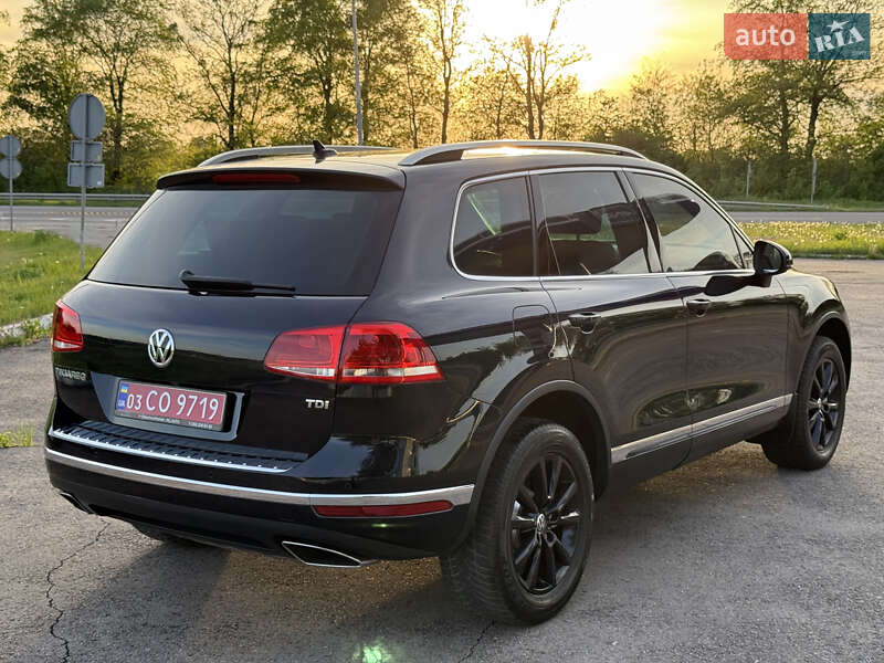 Позашляховик / Кросовер Volkswagen Touareg 2015 в Радивиліві